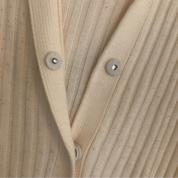 Women's Medium New York & Co. Long Sleeve Cream V-Neck Cardigan Sweater - Picture 6 of 7